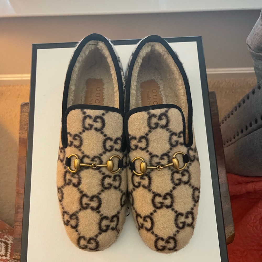 Super comfy Gucci Fria Moccasin. Never worn. Mens size 6.5M fits women 9.5-10